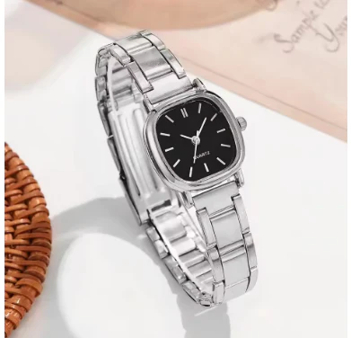 Luxurious Quartz Watch Featuring Stainless Steel Band - Image 10